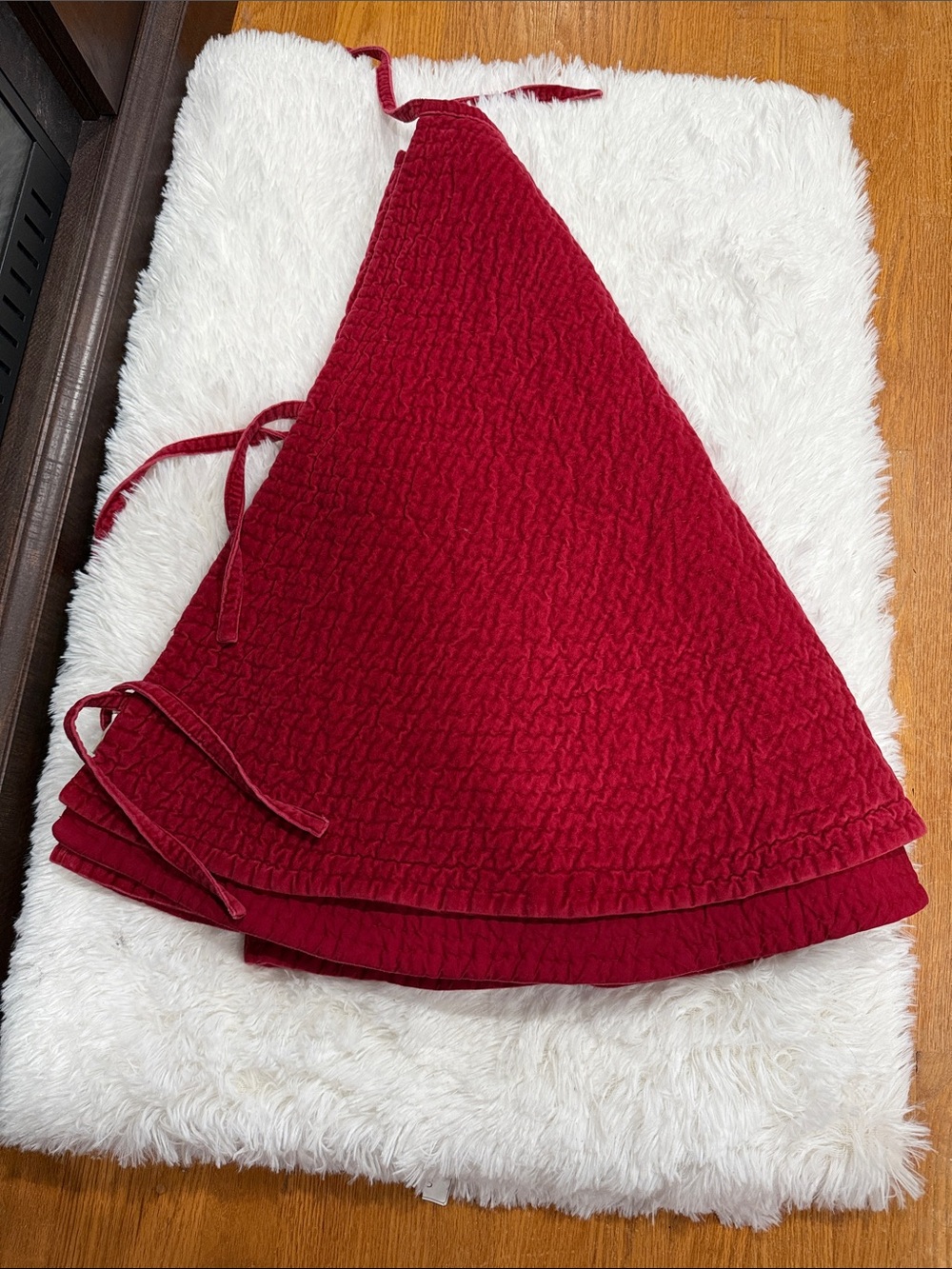 Pottery Barn Deep Red Quilted Tree Skirt with Tie Closures